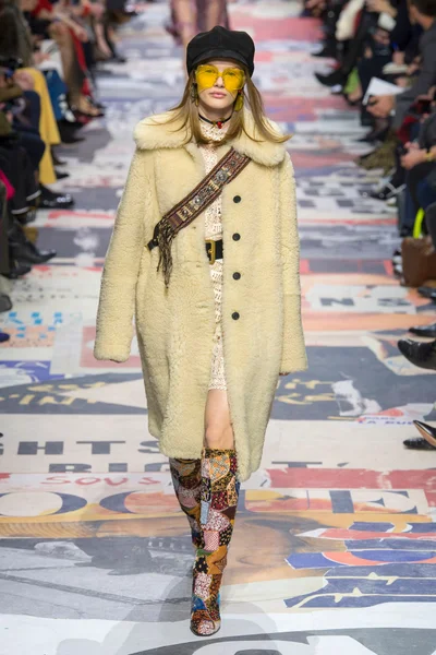 Look 25